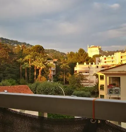 Grand D'artiste Au Calme Vue Degagee Sur Collines De * كان